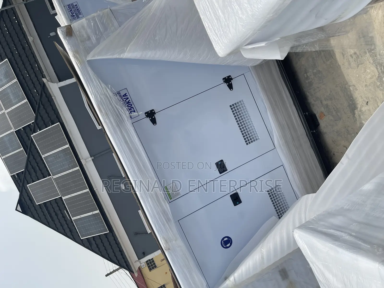 Original 250kva England Standard Perkins Soundproof Gen