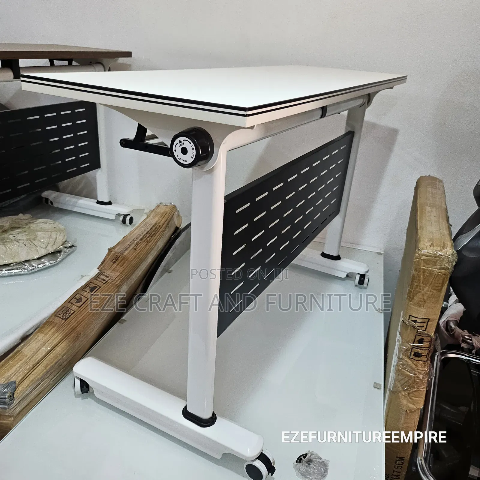 4feet Flipping Top Seminar Table