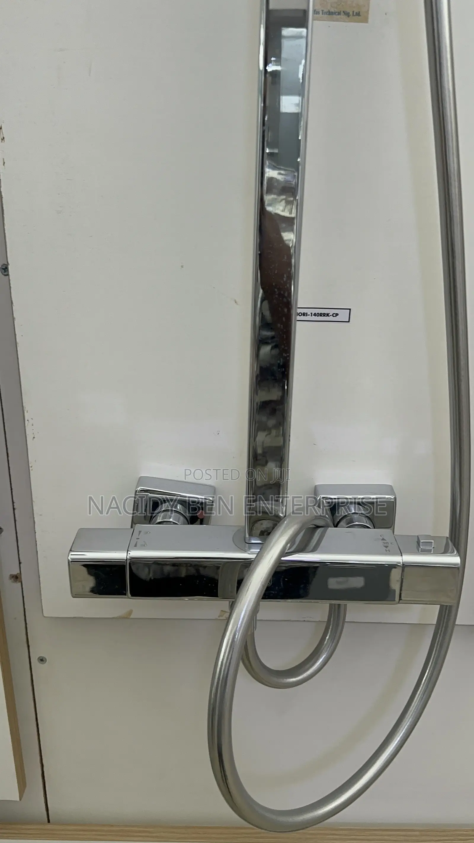 Surface Vado Thermostat Chrome Shower