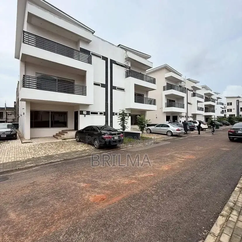 4bdrm Duplex in Life Camp for sale