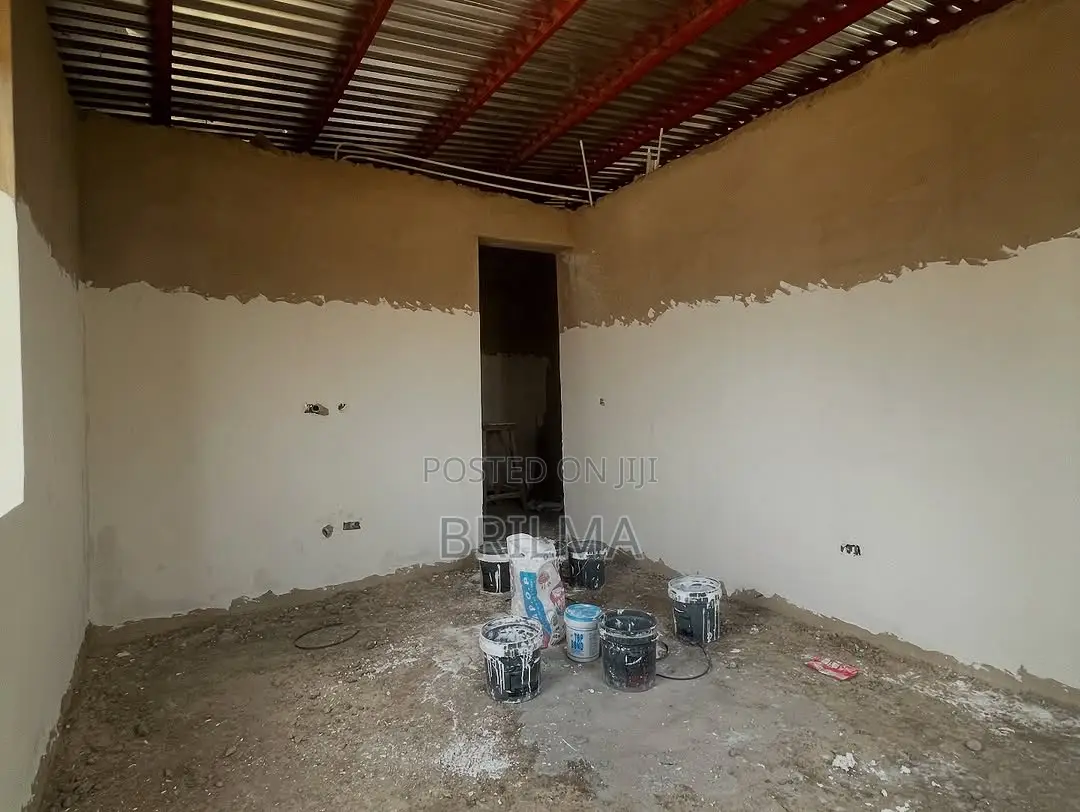 5bdrm Duplex in Kaura for sale