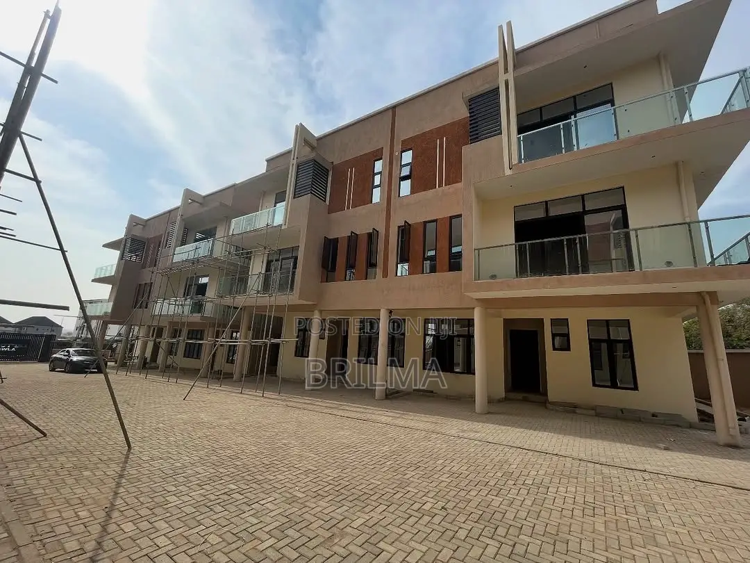 5bdrm Duplex in Kaura for sale