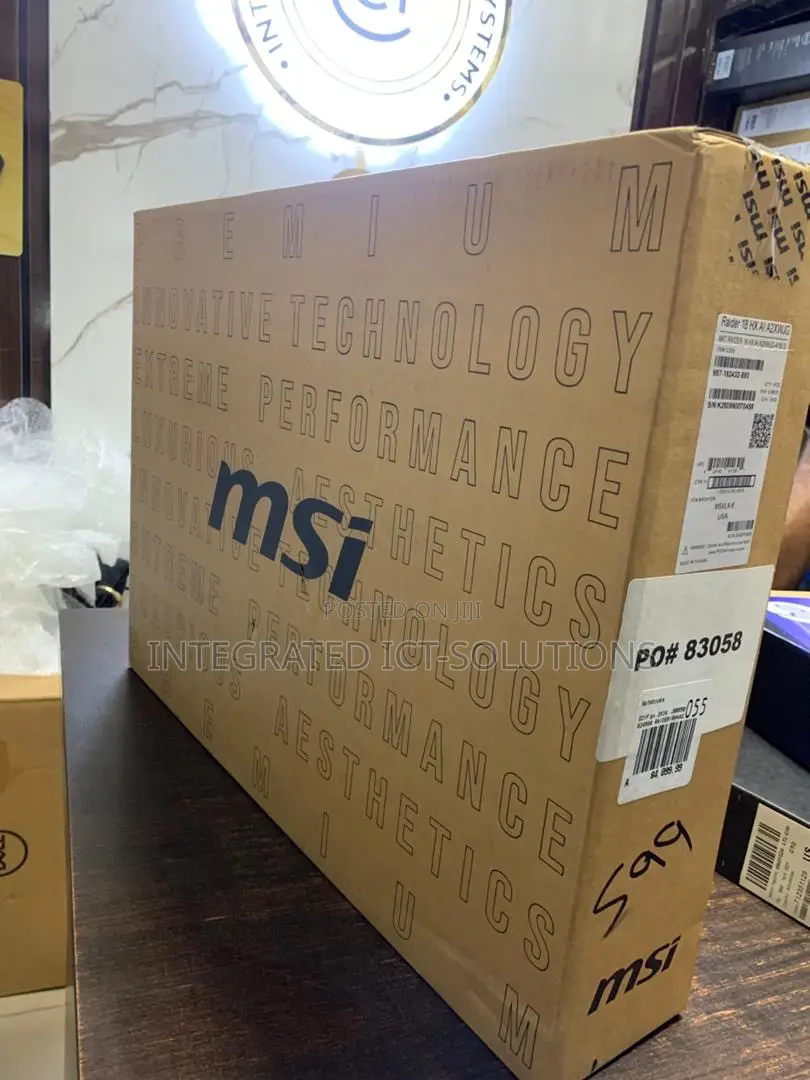 New Laptop MSI Raider 18 HX AI A2XW 64GB Intel Core Ultra 9 SSD 2T