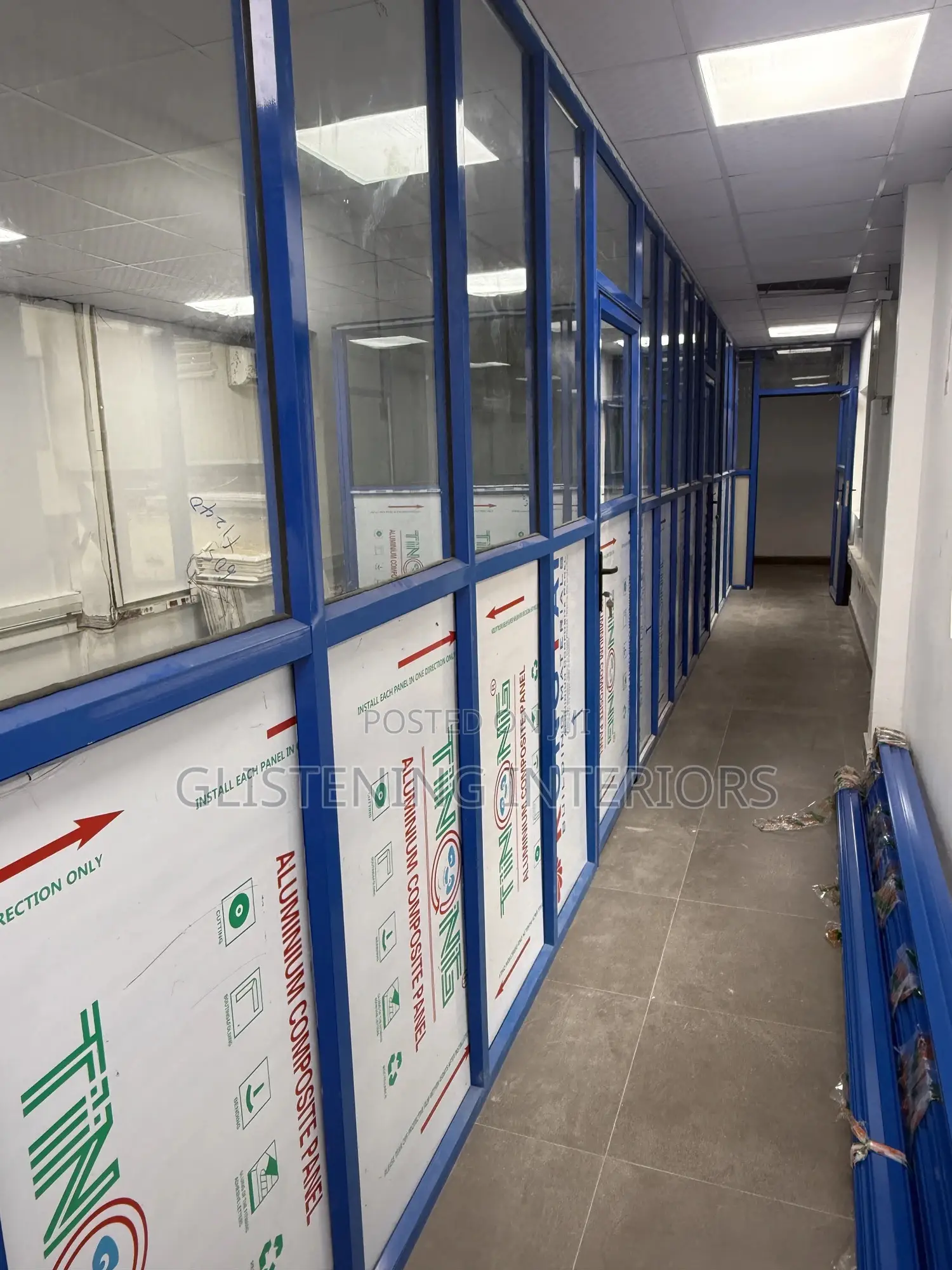 Partition Tower Aluminum Withe Aluco Board and 8mm Plain Glass