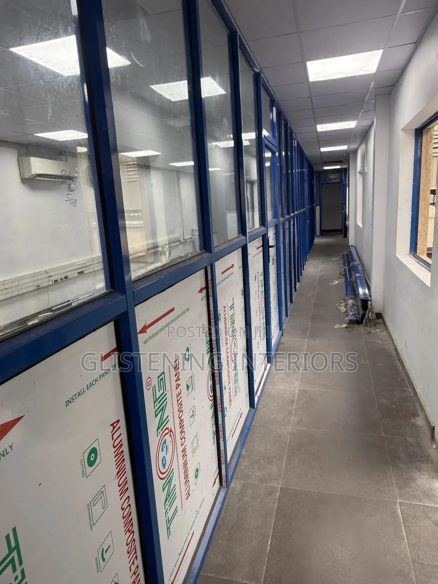 Partition Tower Aluminum Withe Aluco Board and 8mm Plain Glass