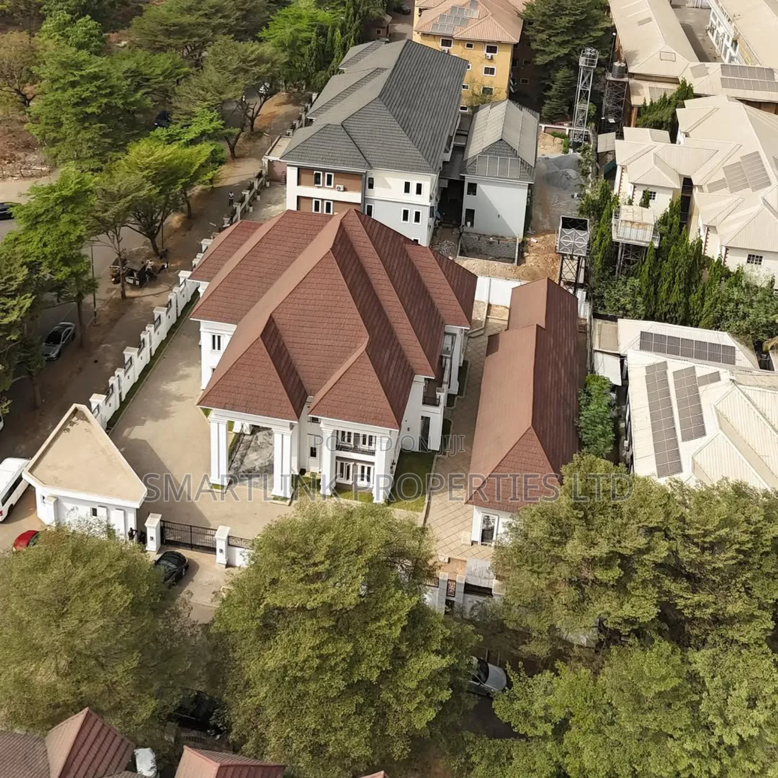 7bdrm Mansion in Jabi for sale