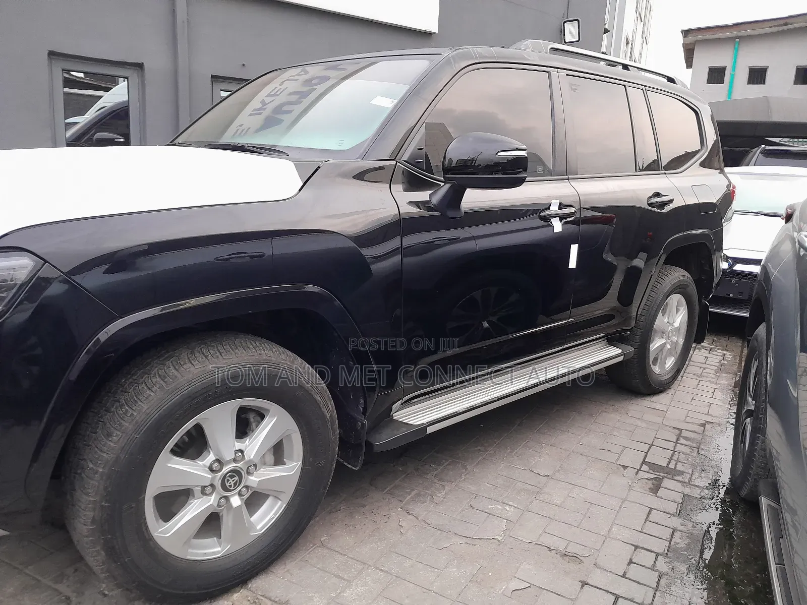 Toyota Land Cruiser LC300 2023 Black