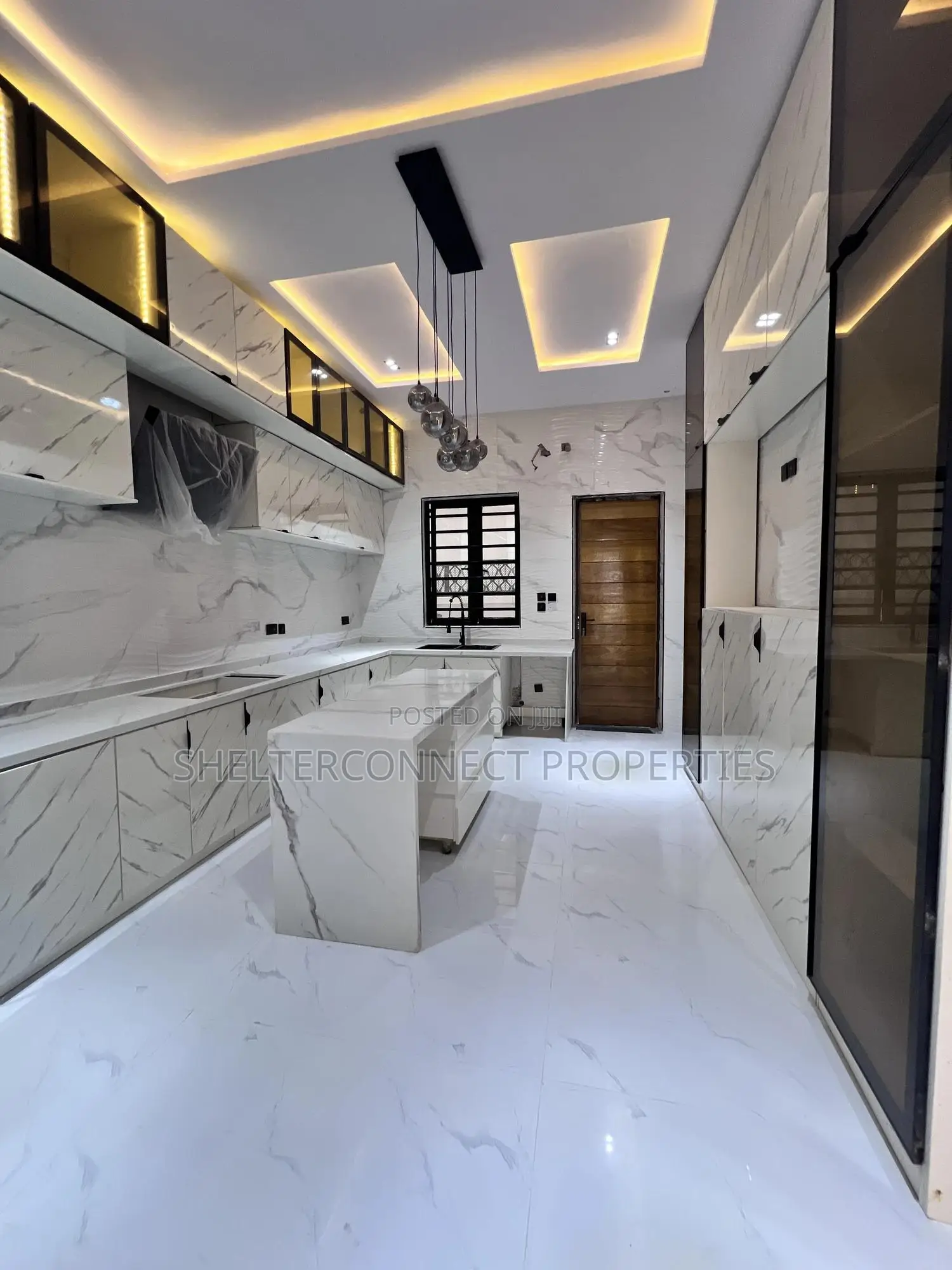 5bdrm Duplex in Lekki for sale