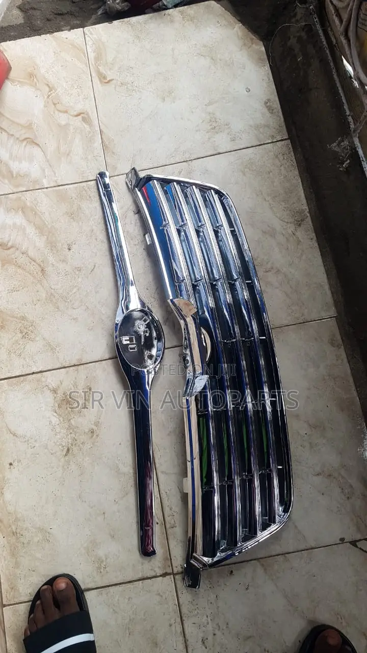 Front Grill/Grille For Corolla  2005 Bank Model (Brand New)