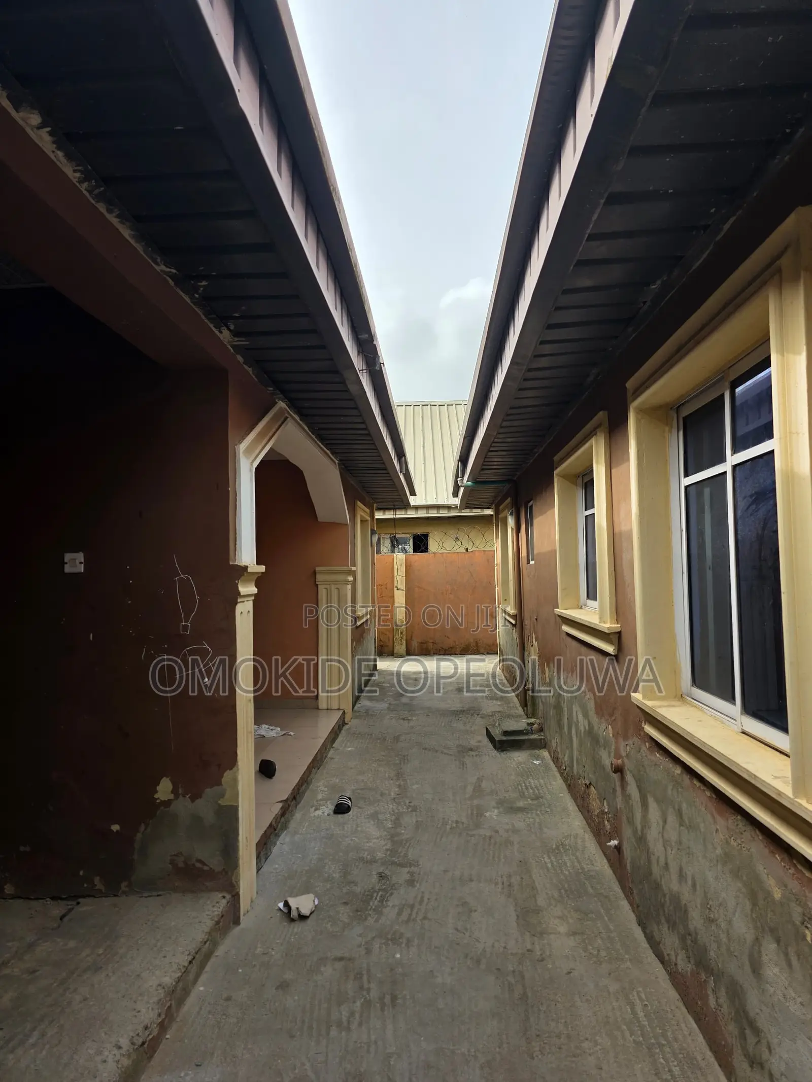 3bdrm Block of Flats in Aradagun for sale