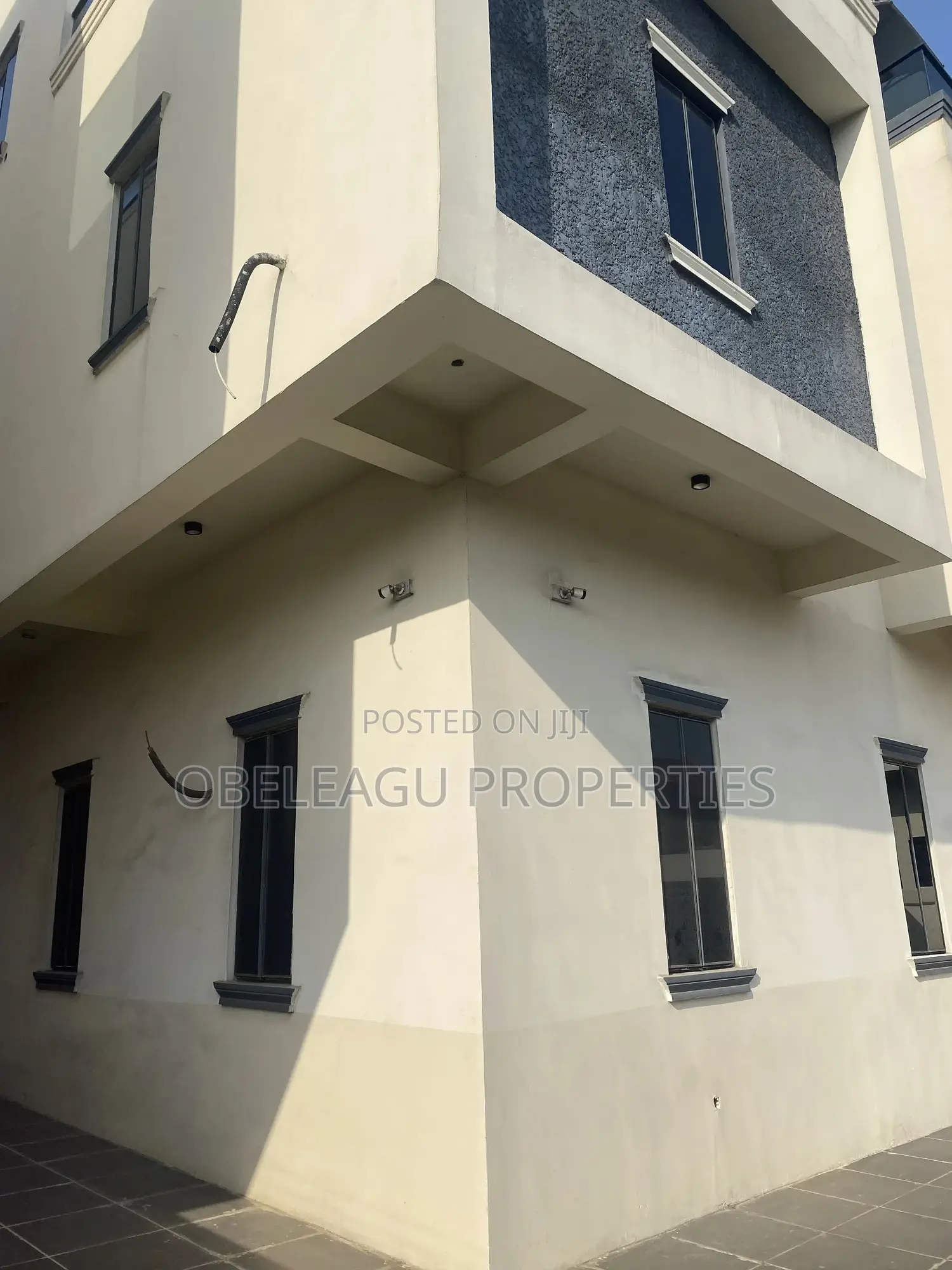 6bdrm Duplex in Apple Estate, Amuwo-Odofin for sale