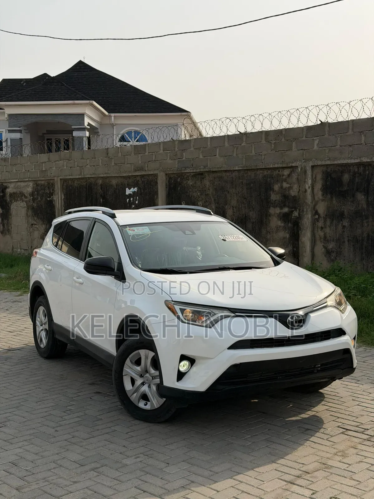 Toyota RAV4 LE AWD 2019 White