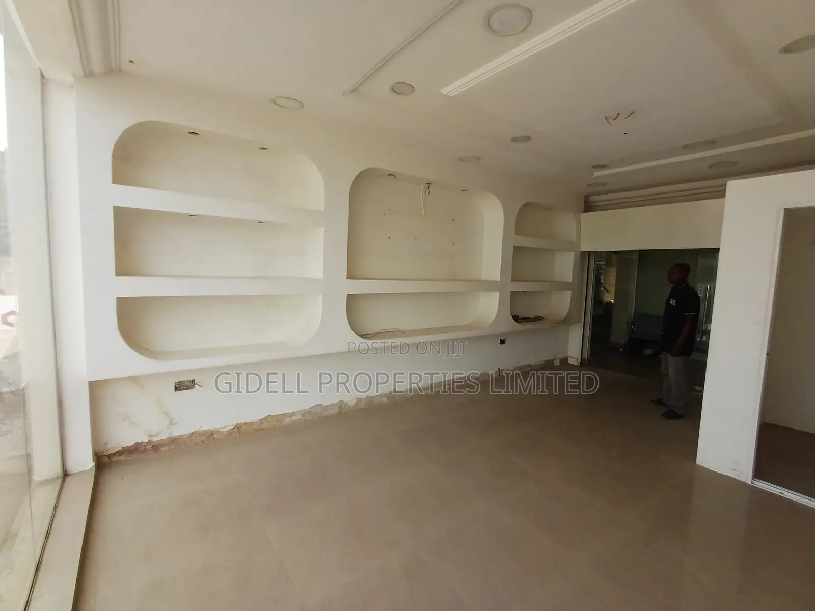30sqm Space on the First Floor