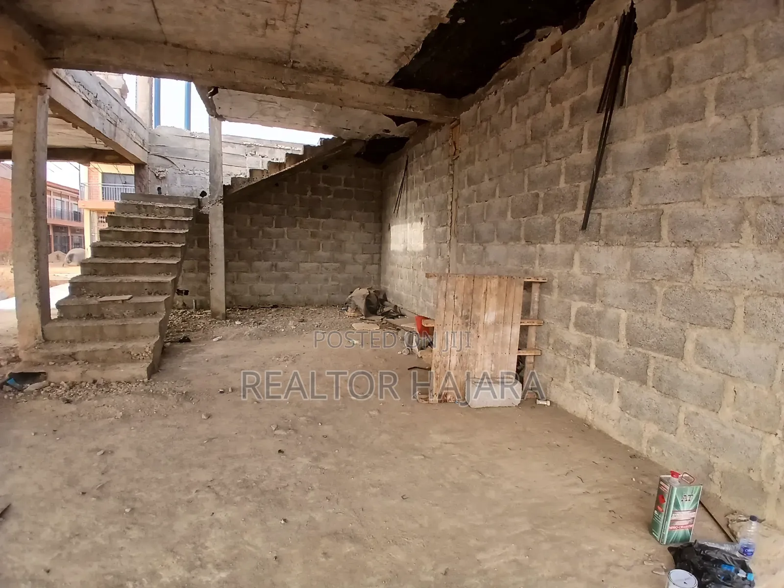 Carcass Warehouse Shop Available for Sale at Affordable Price