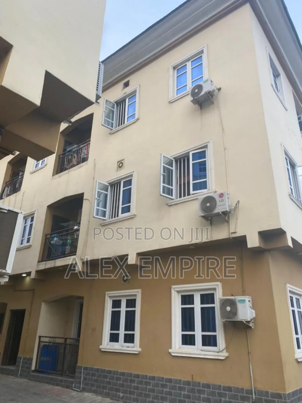 2bdrm Block of Flats in Ago Palace for sale