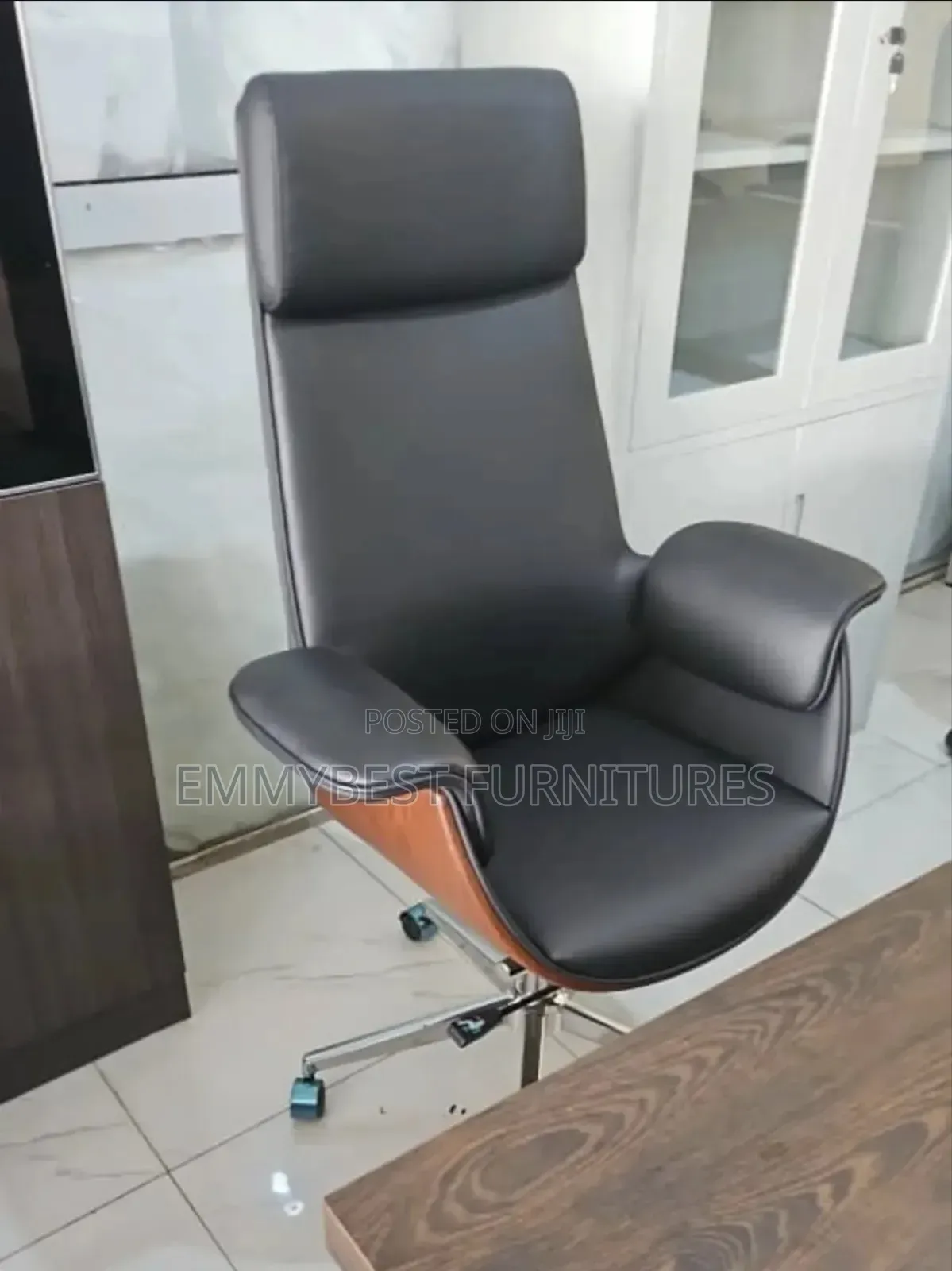 Unifying Classic Executive Leather Office Chair.