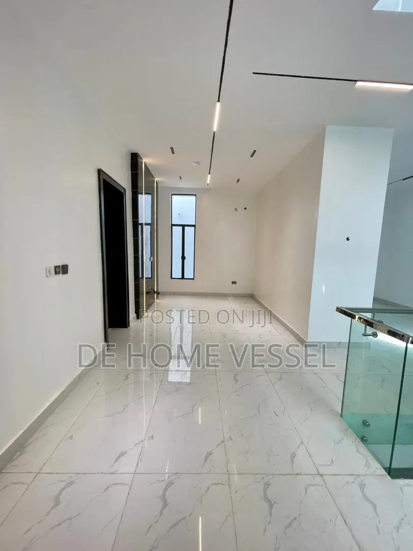 5bdrm Duplex in Lekki Phase 1 for sale