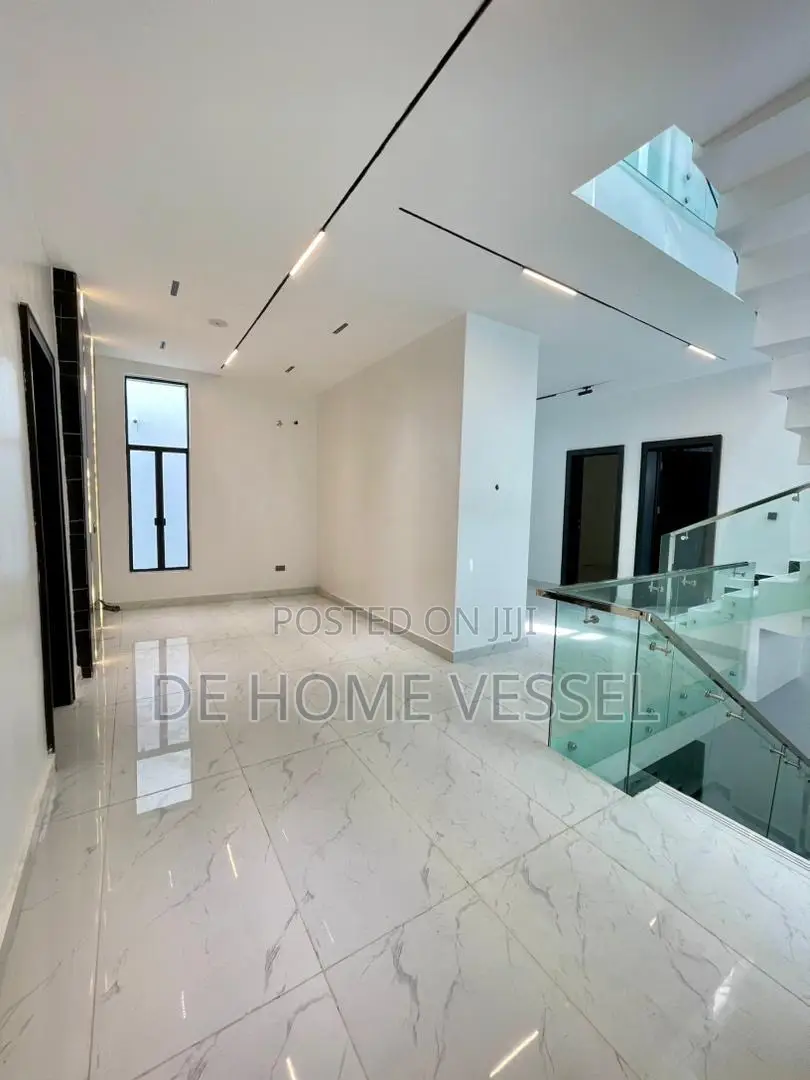5bdrm Duplex in Lekki Phase 1 for sale