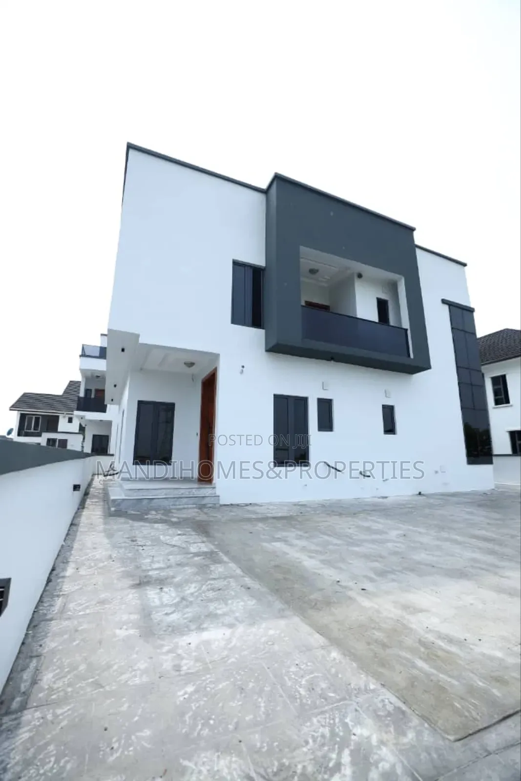 5bdrm Duplex in Sangotedo for sale