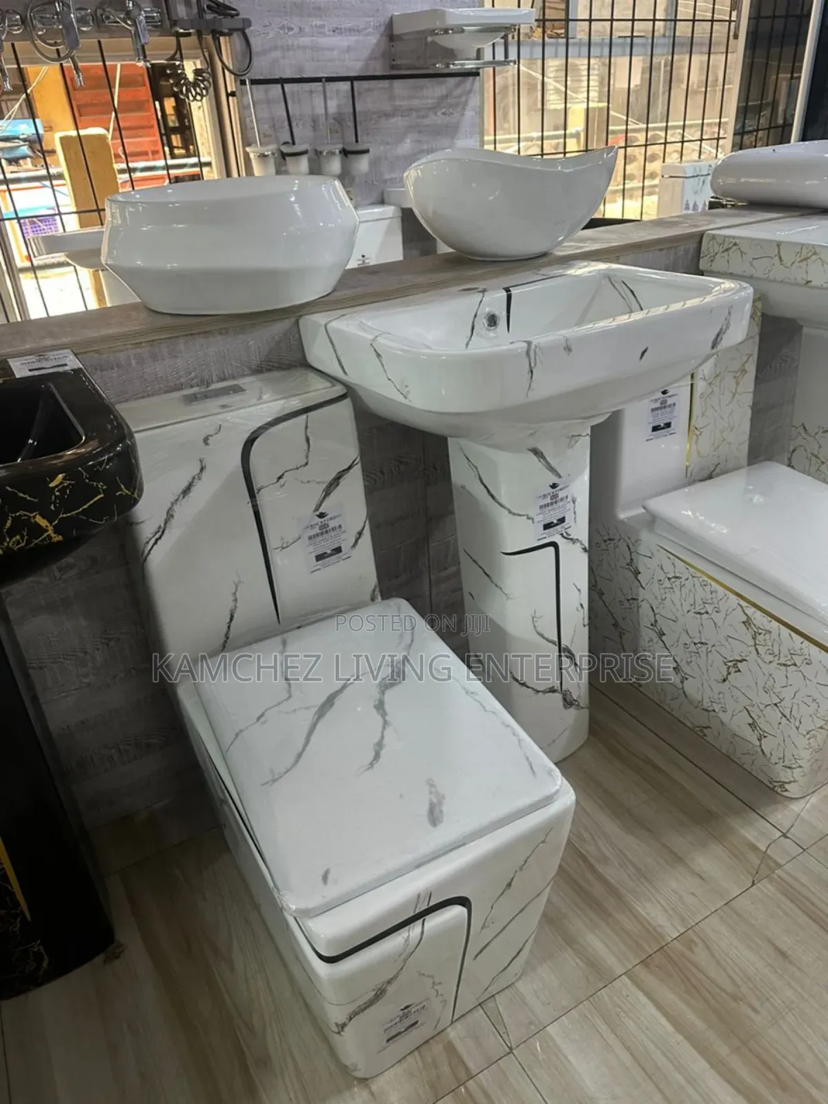 Marble-effect Bathroom – Toilet, Pedestal Sink & Designer Basins