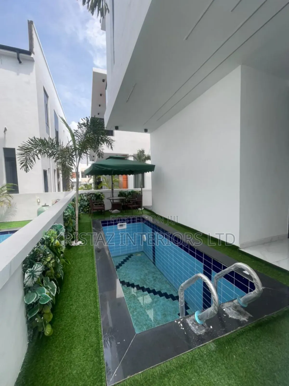 5bdrm Duplex in Chevron for sale