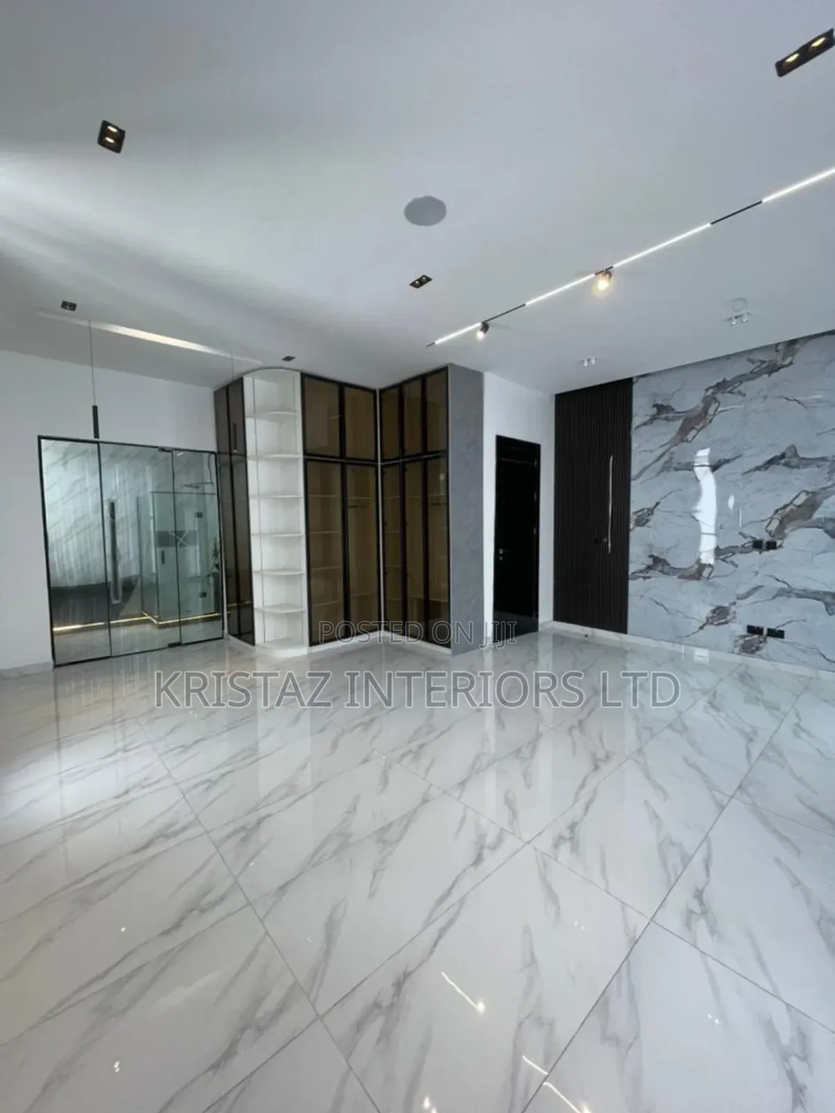 5bdrm Duplex in Chevron for sale