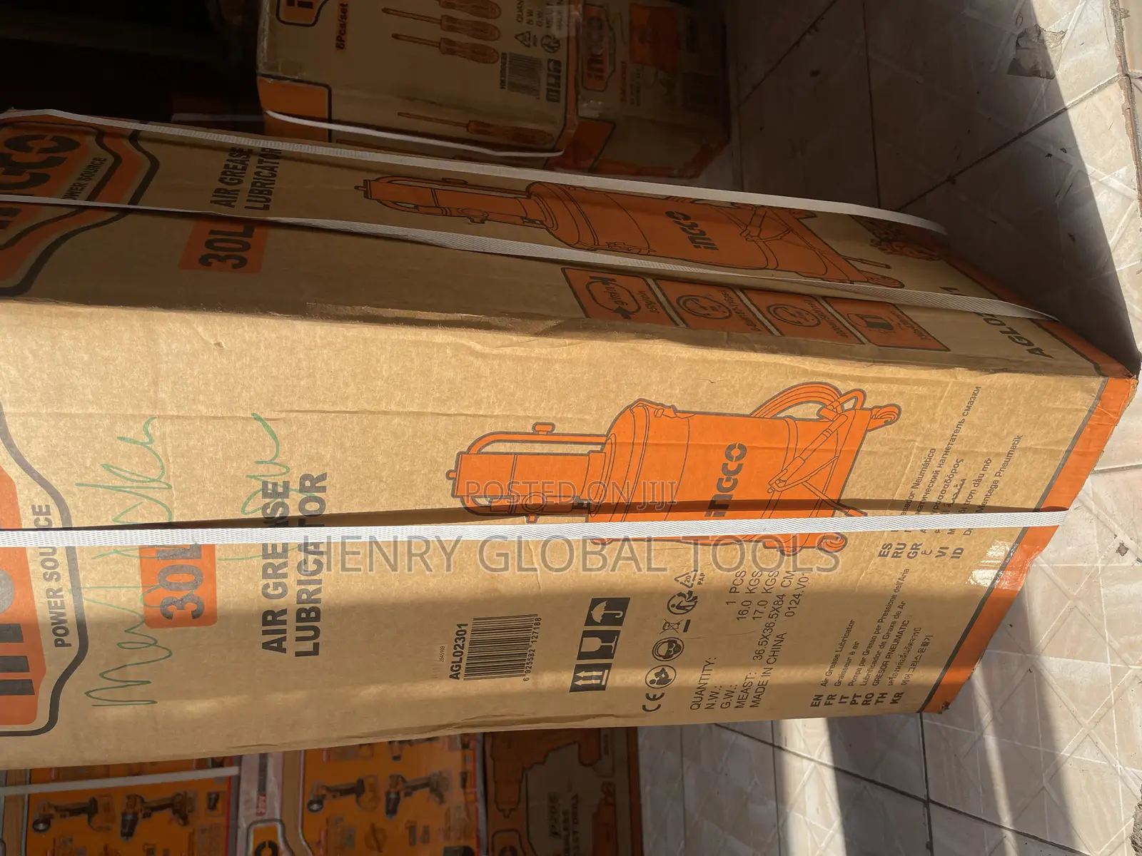 30litres Ingco Air Grease Lubricantor Bucket