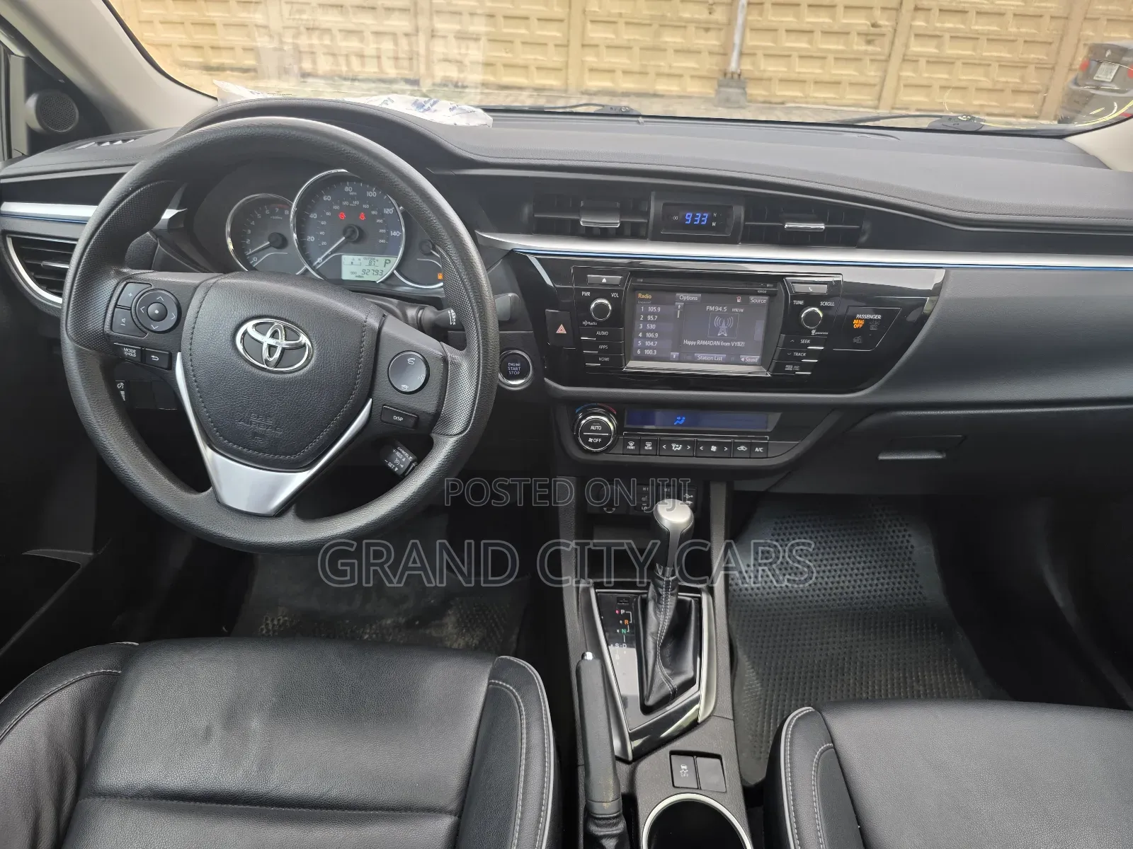 Toyota Corolla LE Premium 4dr Sedan (1.8L 4cyl CVT) 2014 White