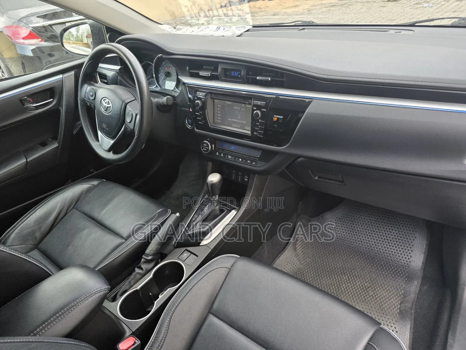 Toyota Corolla LE Premium 4dr Sedan (1.8L 4cyl CVT) 2014 White