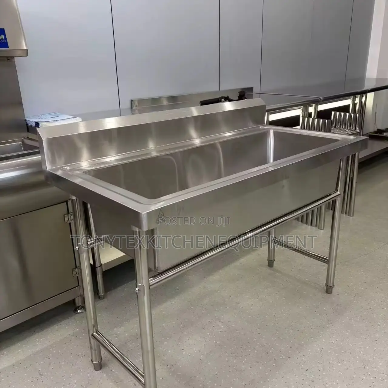 Commercial Sink With Tap And Accessories