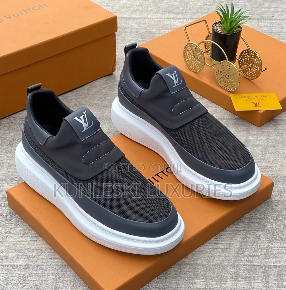 High Quality Louis Vuitton Luxury Slip On Sneakers