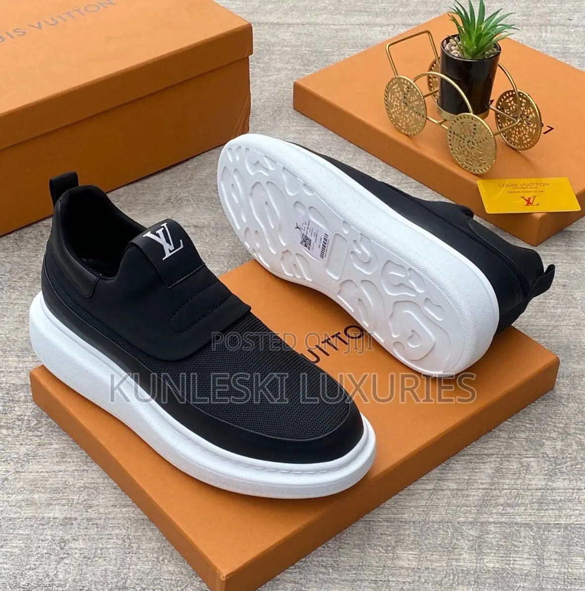 High Quality Louis Vuitton Luxury Slip On Sneakers