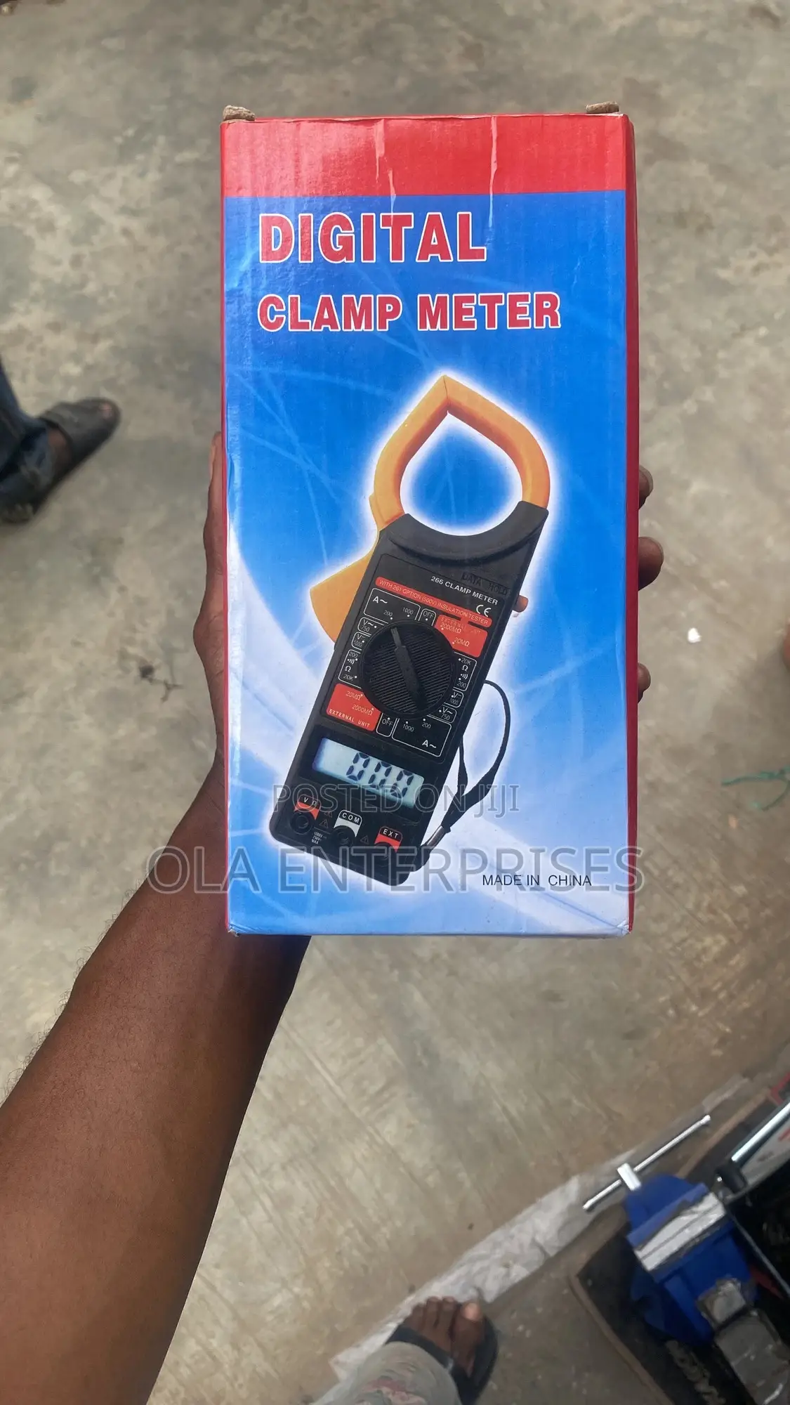 Digital Clamp Meter