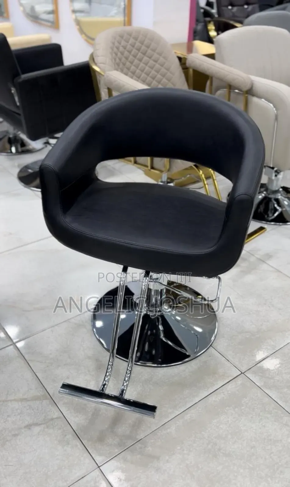 Round Cover Saloon Chair
