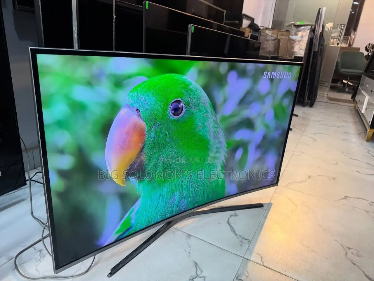 43" Curved Uhd HDR Smart Tv