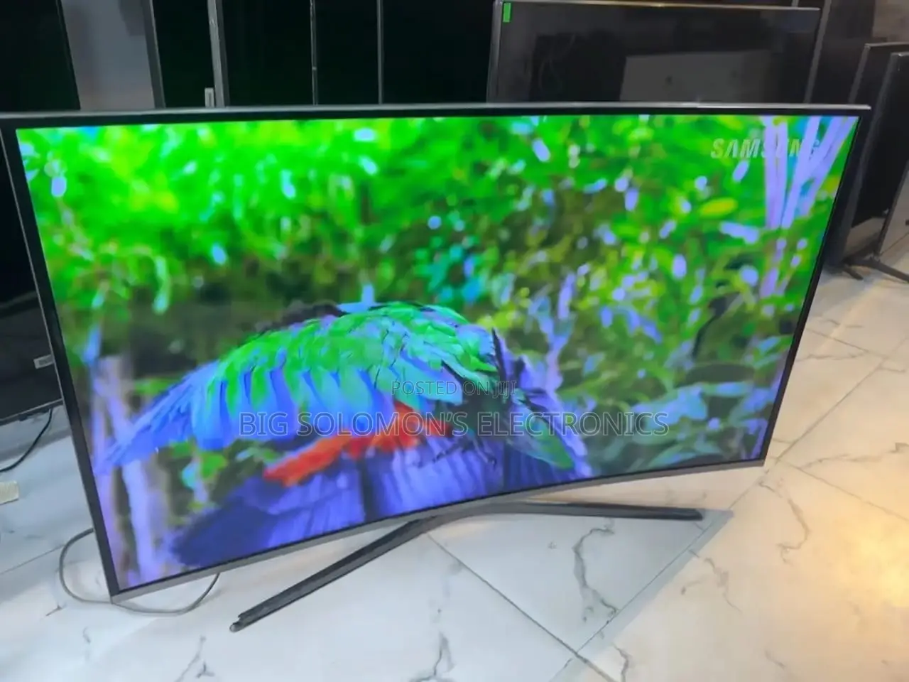 43" Curved Uhd HDR Smart Tv