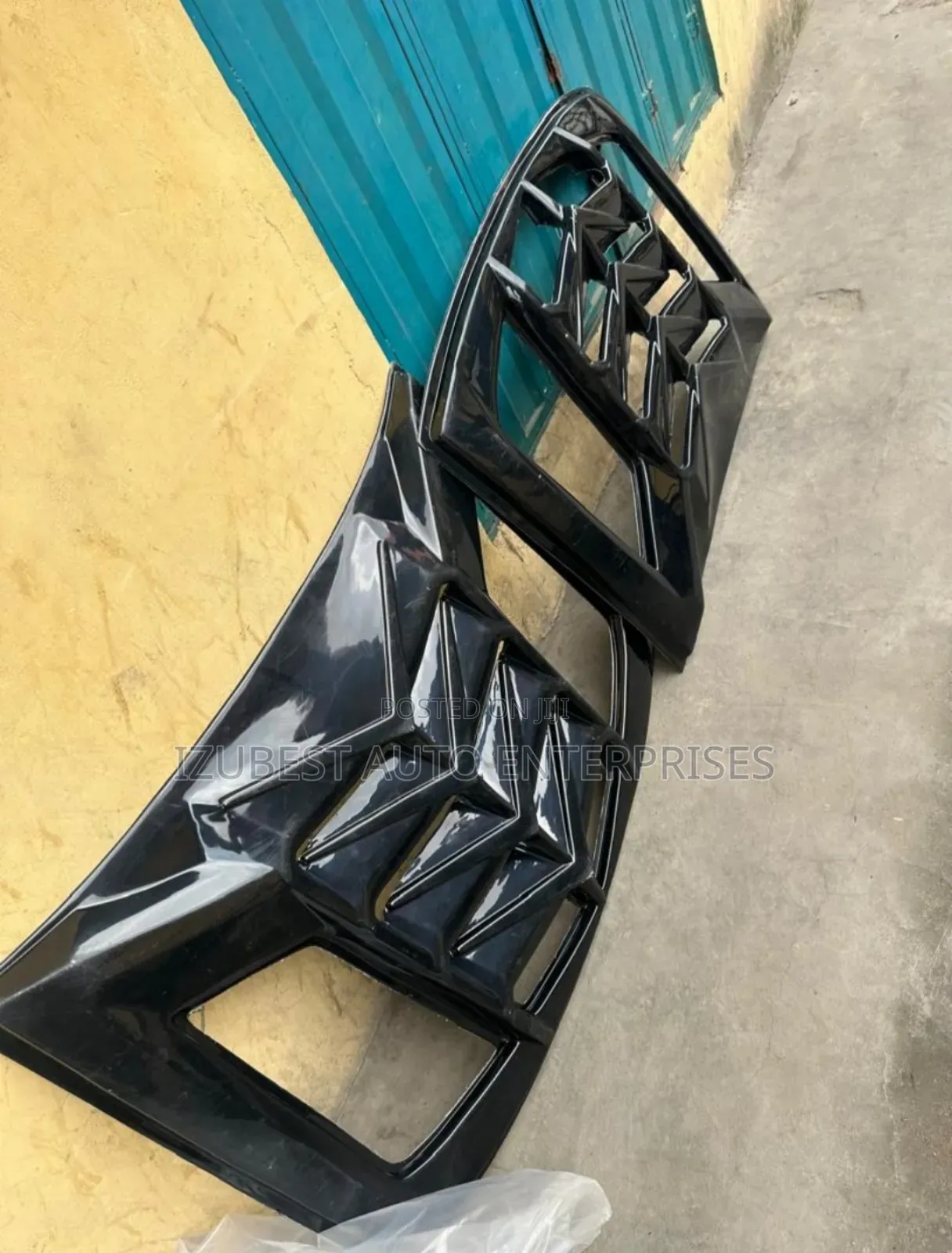 Rear Glass Shield for Super Sports Car