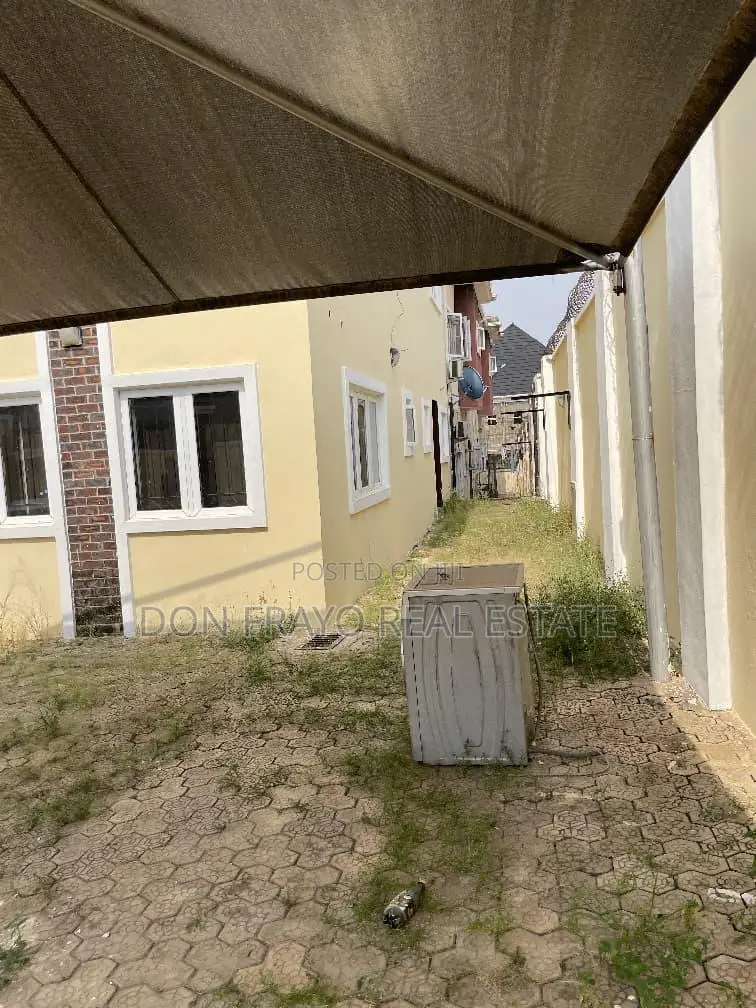 4bdrm Duplex in Kolapo Ishola Gra, Akobo for sale