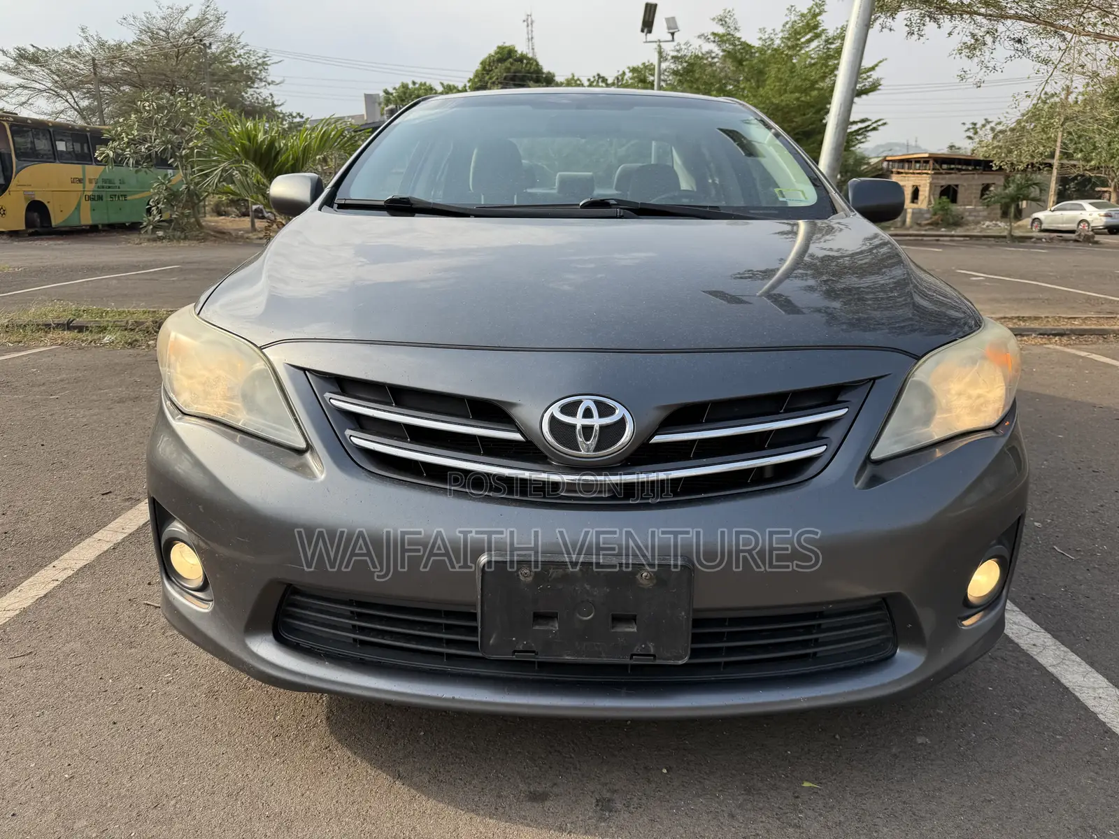 Toyota Corolla LE Special Edition 4dr Sedan (1.8L 4cyl 4A) 2013 Gray