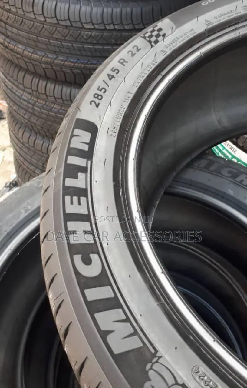 Michelin Tire 285/45r 22
