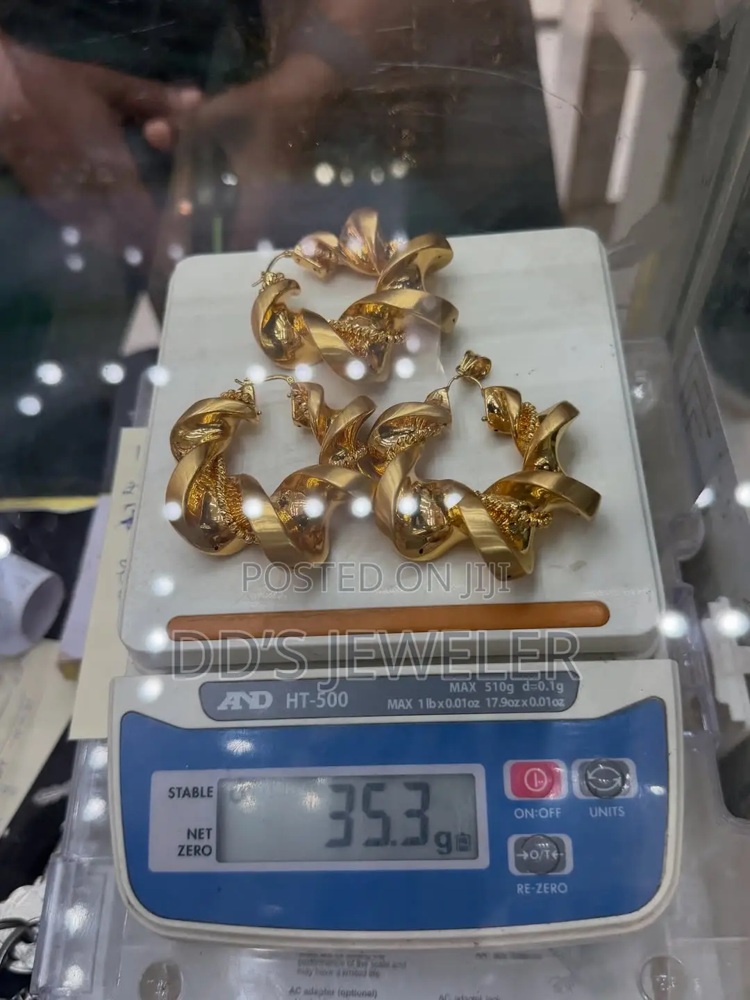 18 Karat Gold Womens Set .