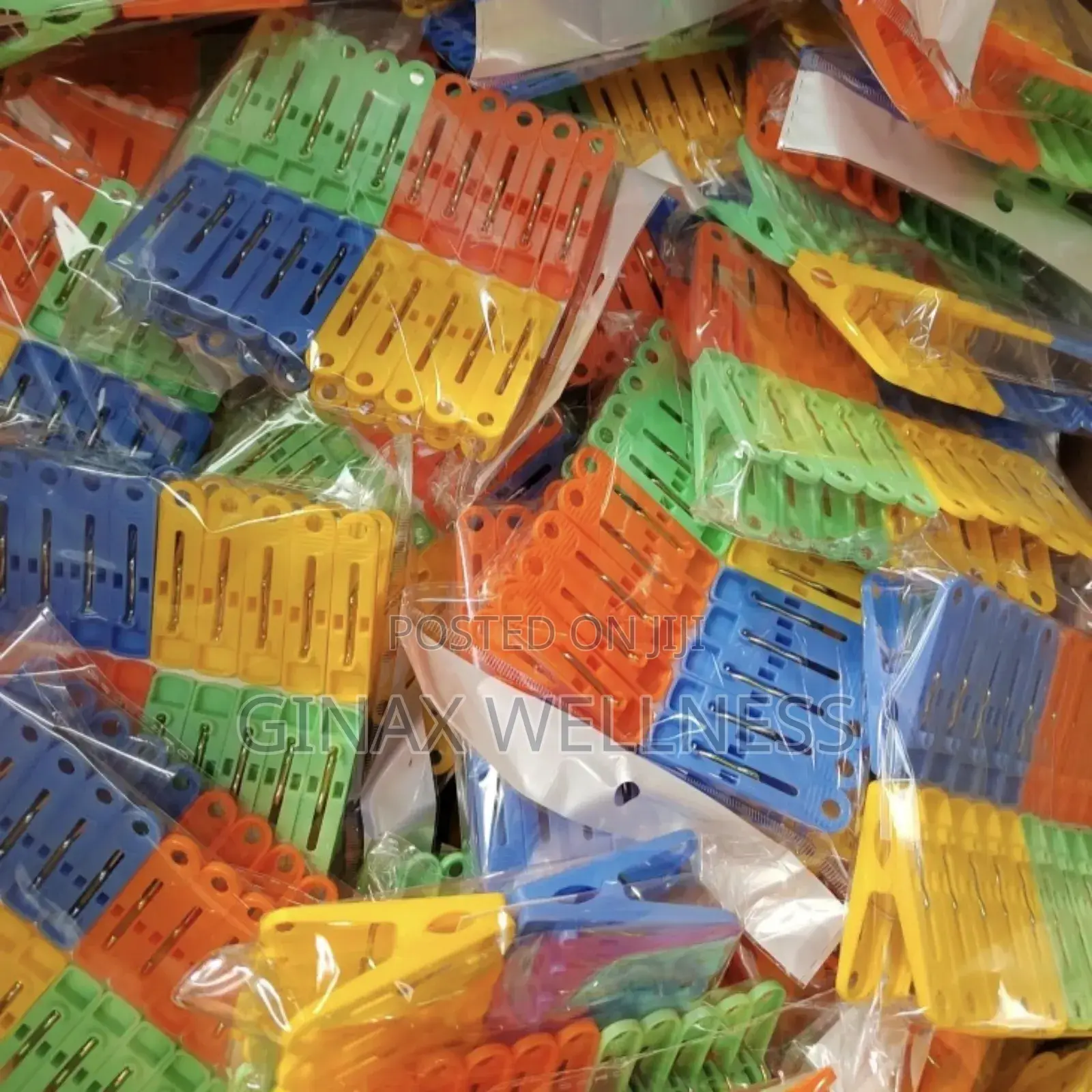 Strong Plastic Clothes Pegs (20 Pieces Per Pack, Multi-Color Pack)