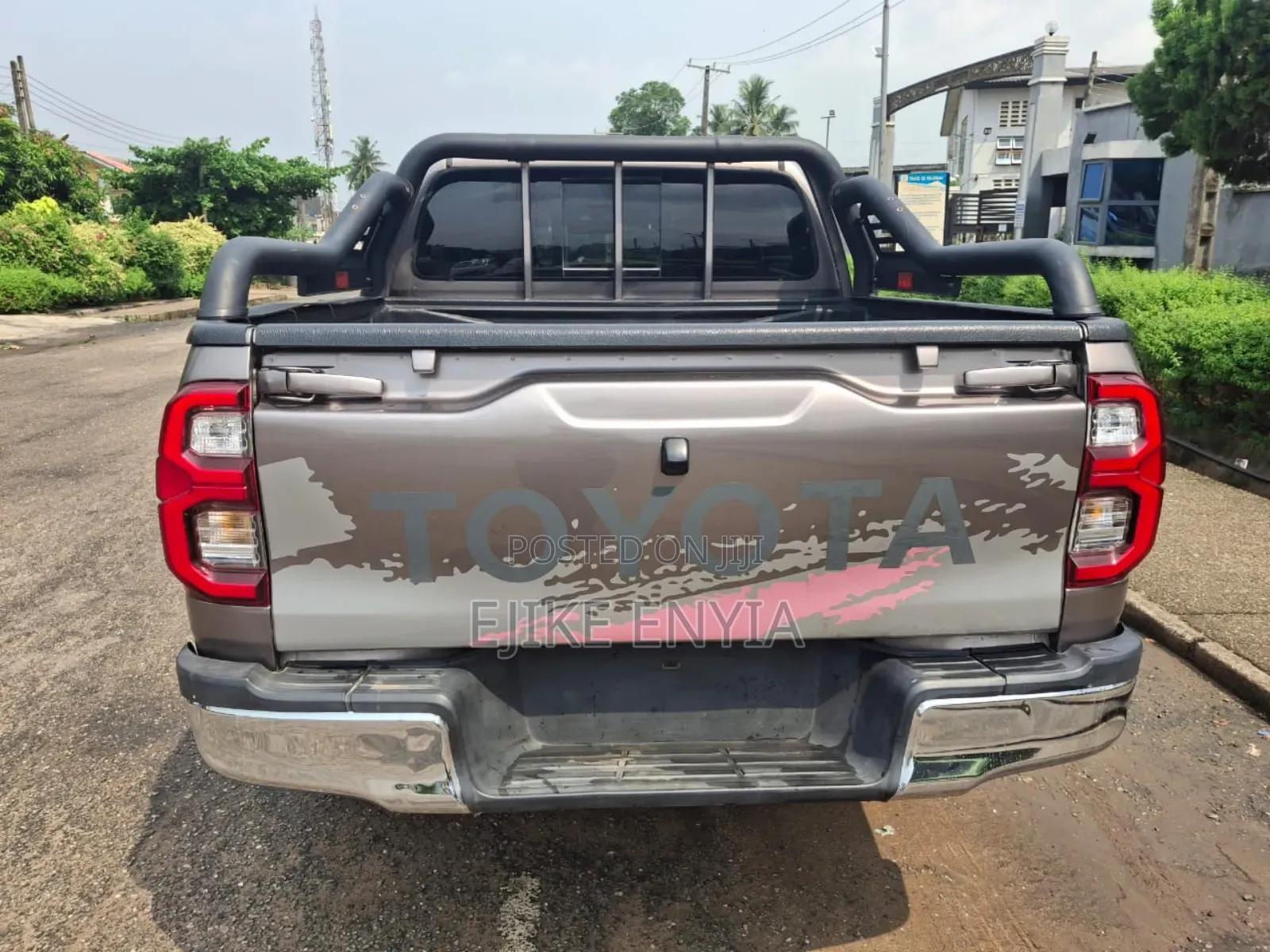 Toyota Hilux Workmate 4x4 2018 Brown