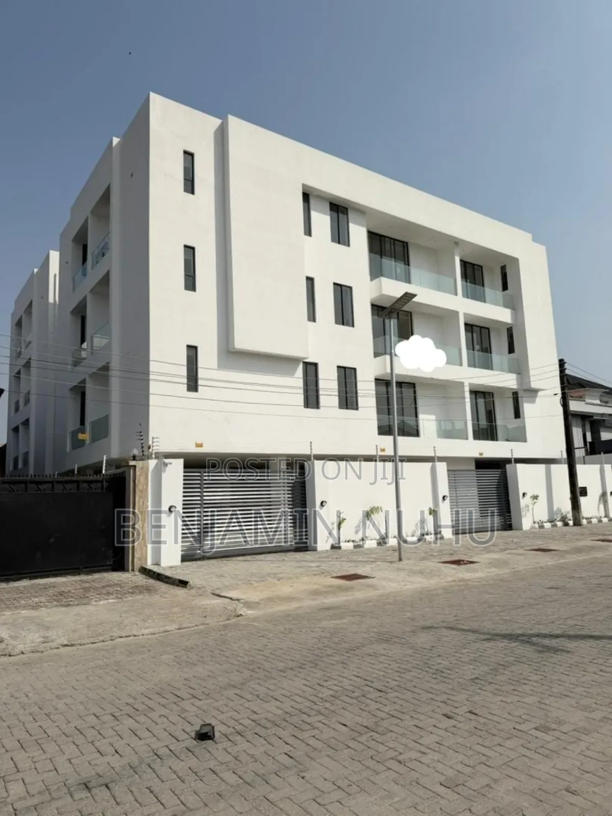 2bdrm Block of Flats in Lekki Right for sale