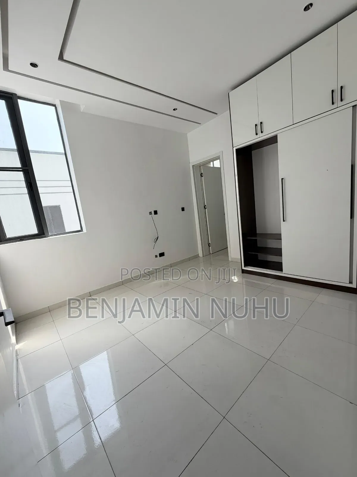 2bdrm Block of Flats in Lekki Right for sale
