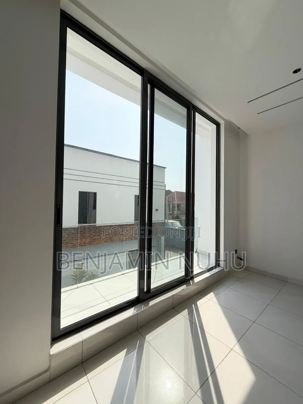 2bdrm Block of Flats in Lekki Right for sale