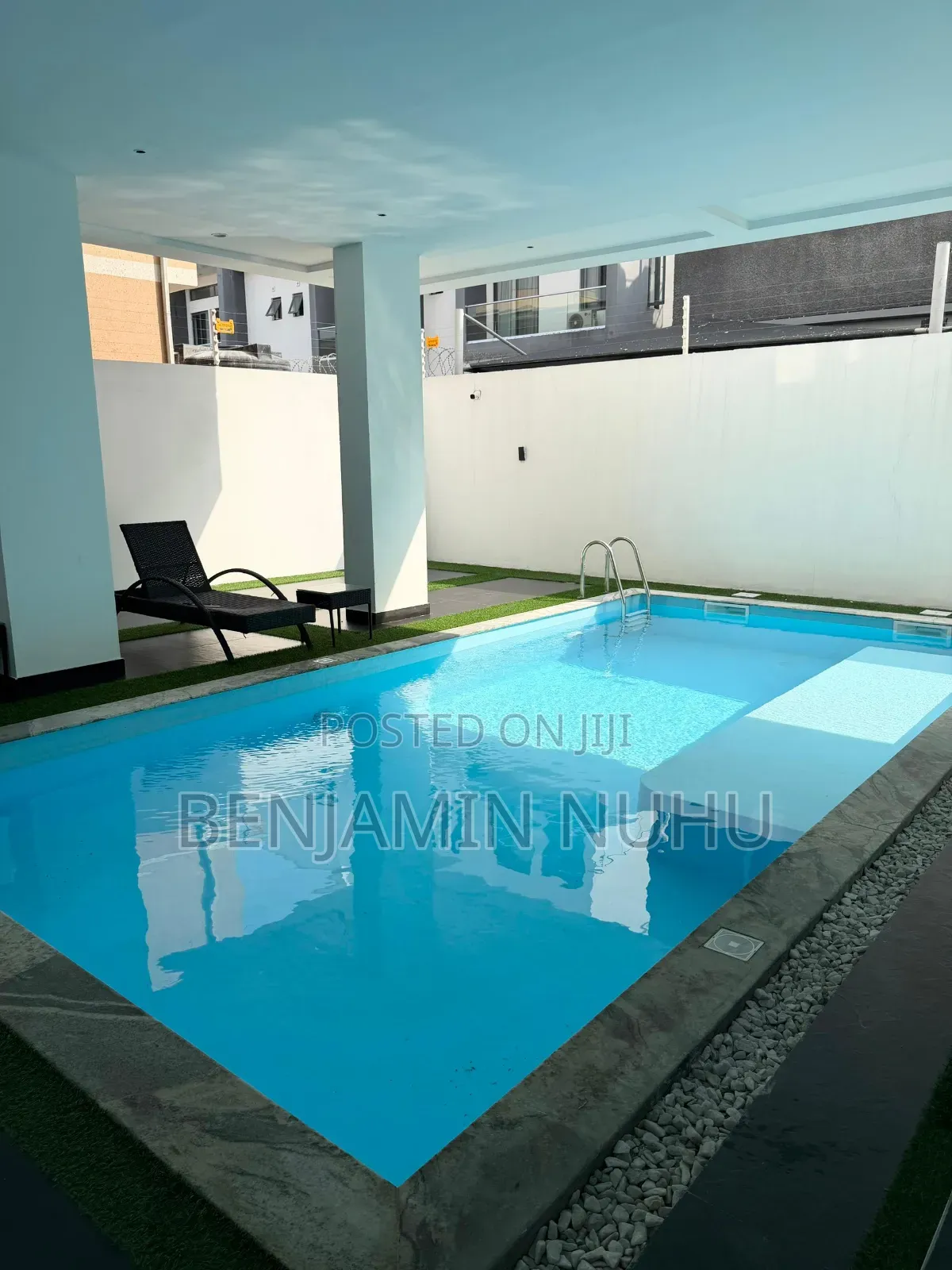 2bdrm Block of Flats in Lekki Right for sale