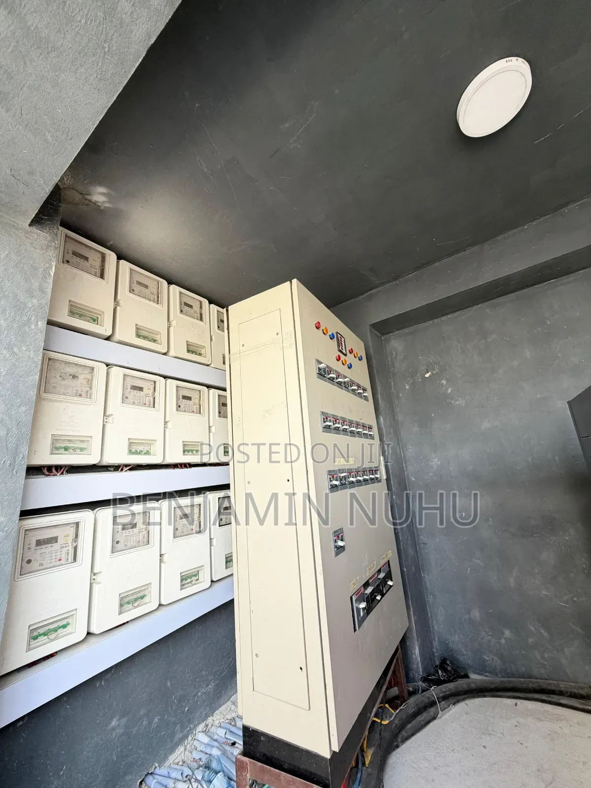 2bdrm Block of Flats in Lekki Right for sale