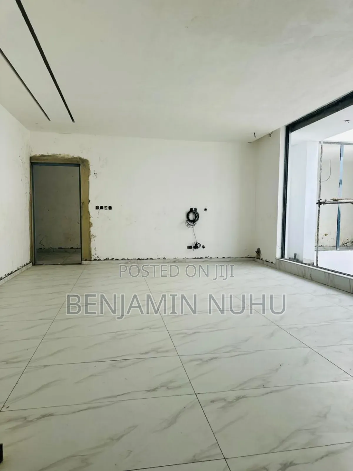 2bdrm Block of Flats in Lekki Right for sale