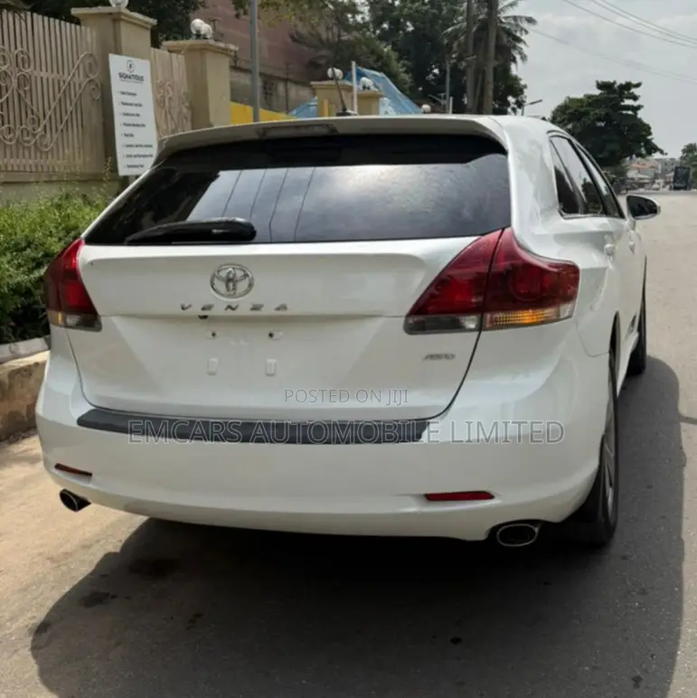 Toyota Venza XLE 2013 White